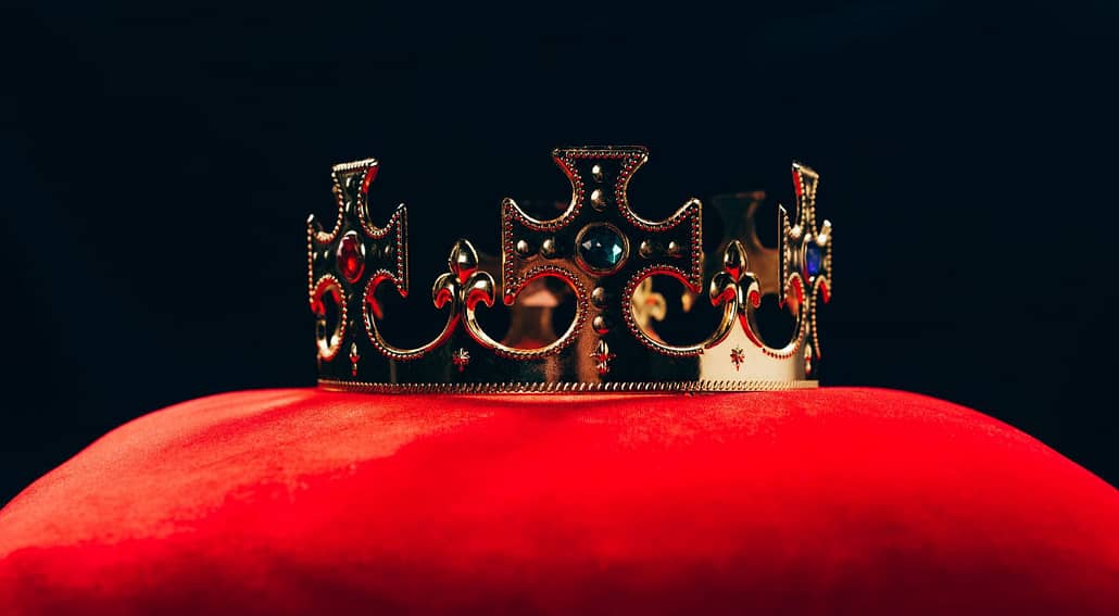 Hoe 'The Crown' je op het verkeerde been zet